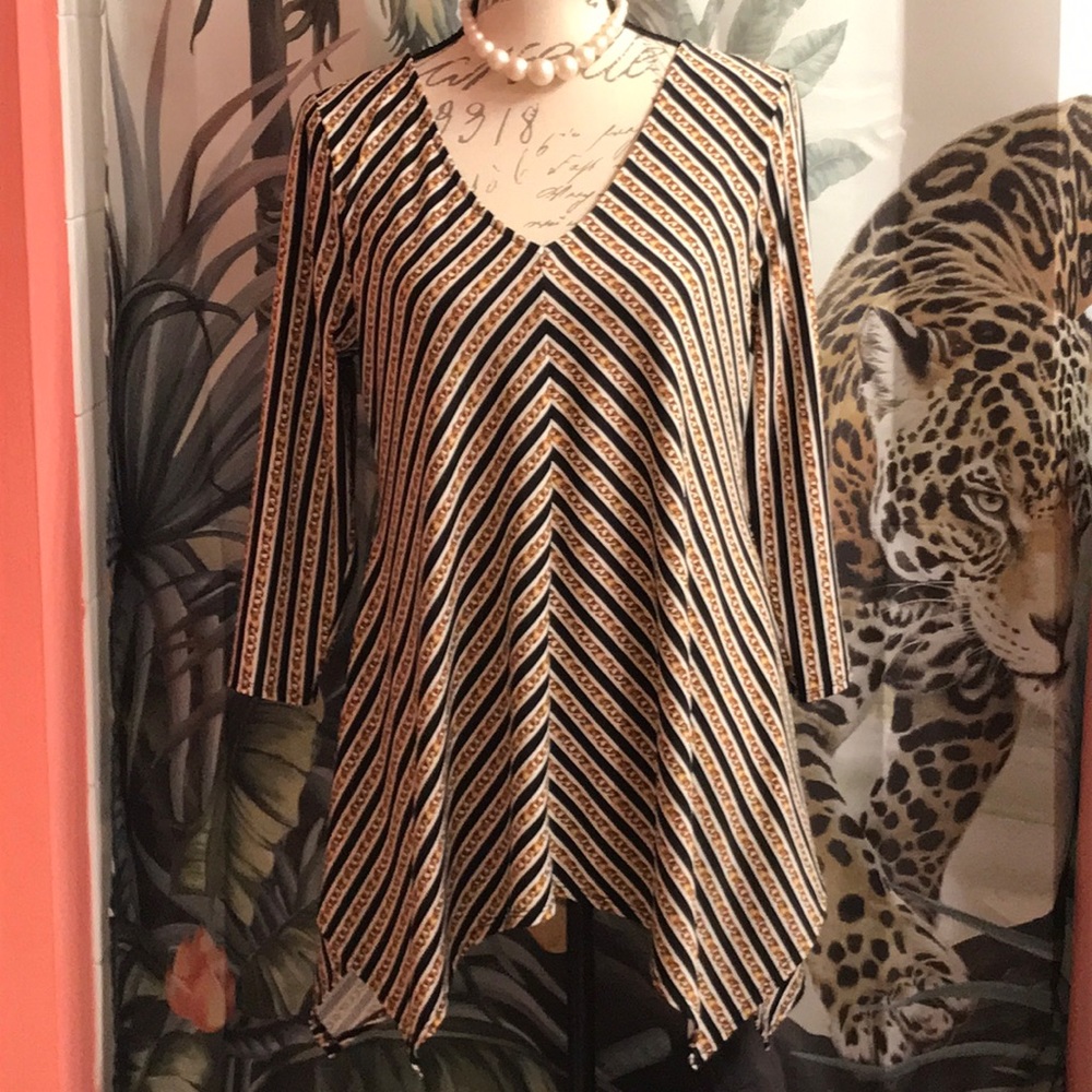 MELISSA PAIGE V-NECK SHARK BITE TUNIC SIZE MEDIUM